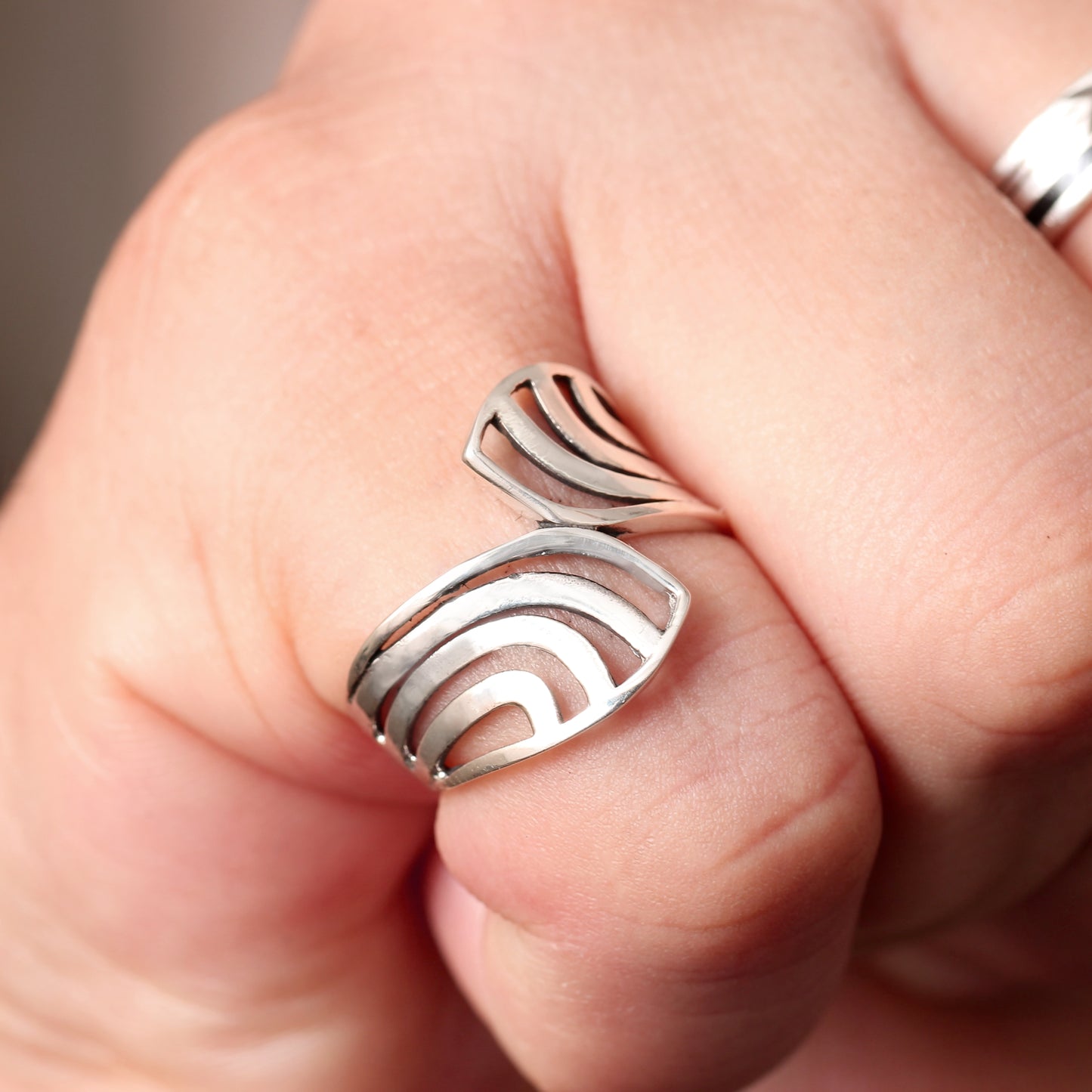 Elegant Bypass Design Sterling Silver Ring – Modern Open Curve Band