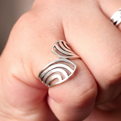 Elegant Bypass Design Sterling Silver Ring – Modern Open Curve Band