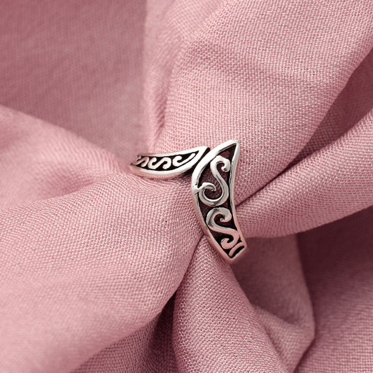 Elegant 925 Sterling Silver V-Shaped Filigree Ring