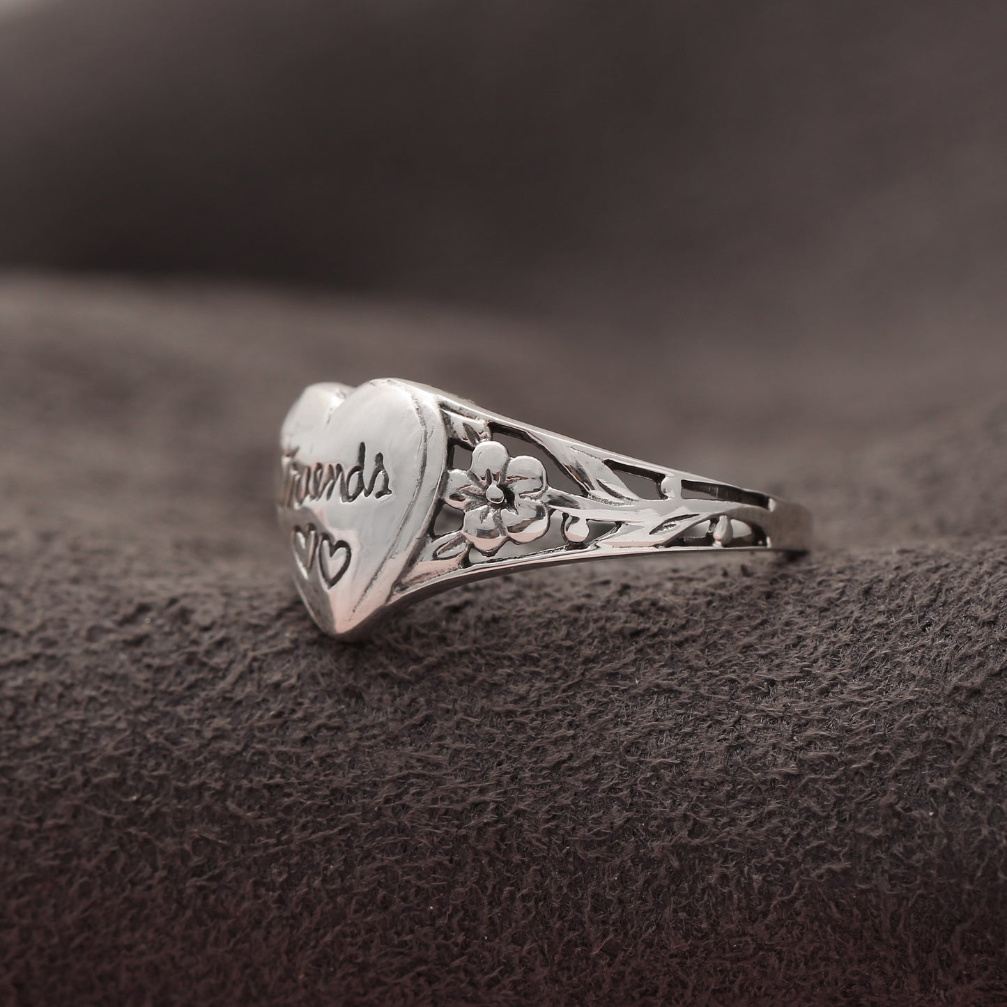925 Sterling Silver Heart 'Friends' Ring With Floral Details – Perfect Friendship Gift