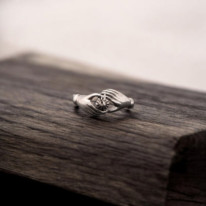925 Sterling Silver Claddagh Lovely Promise Hand Ring – Symbol of Love, Loyalty & Friendship