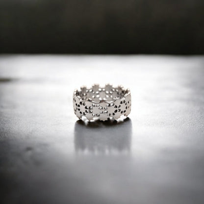 Elegant Crown Lace Ring – Regal Textured Band for Timeless Grace