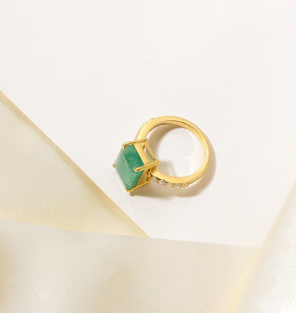 Natural Green Emerald Women’s Ring in Sterling Silver with Diamond Accents – Timeless Elegance