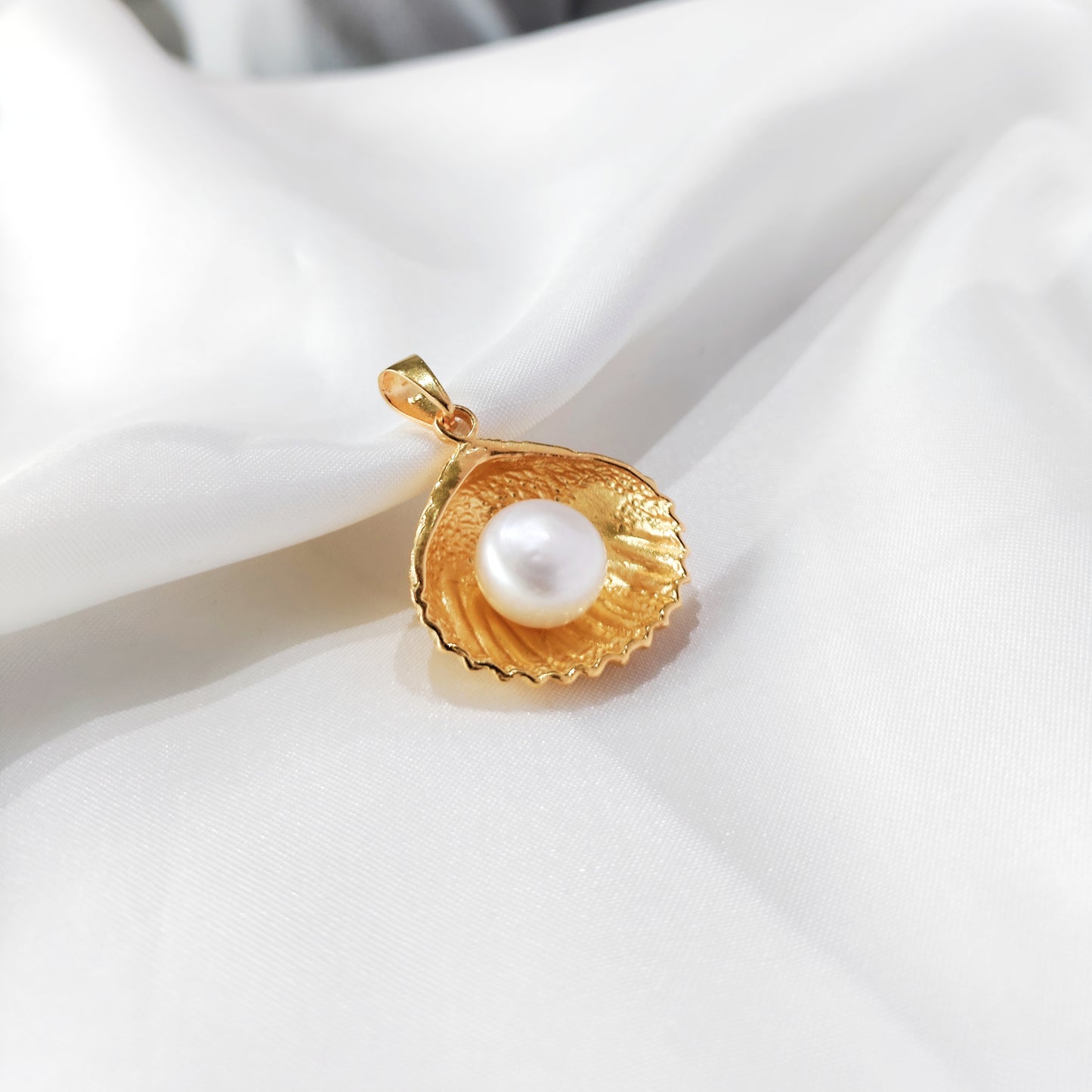 Gold Plated 925 Sterling Silver Natural Pearl Pendant - Elegant Shell Design Necklace Charm