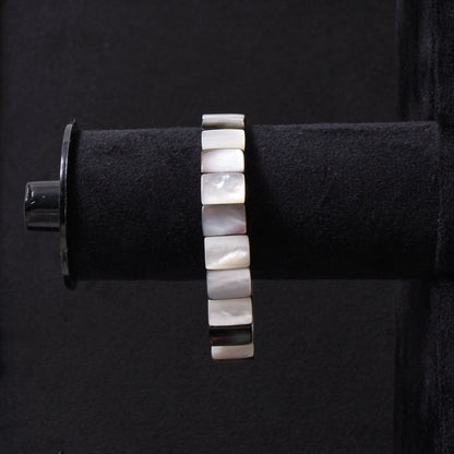 Elegant Natural Shell Versatile Look Bracelet – Handmade Stretch Jewelry for Balance & Ocean-Inspired Style