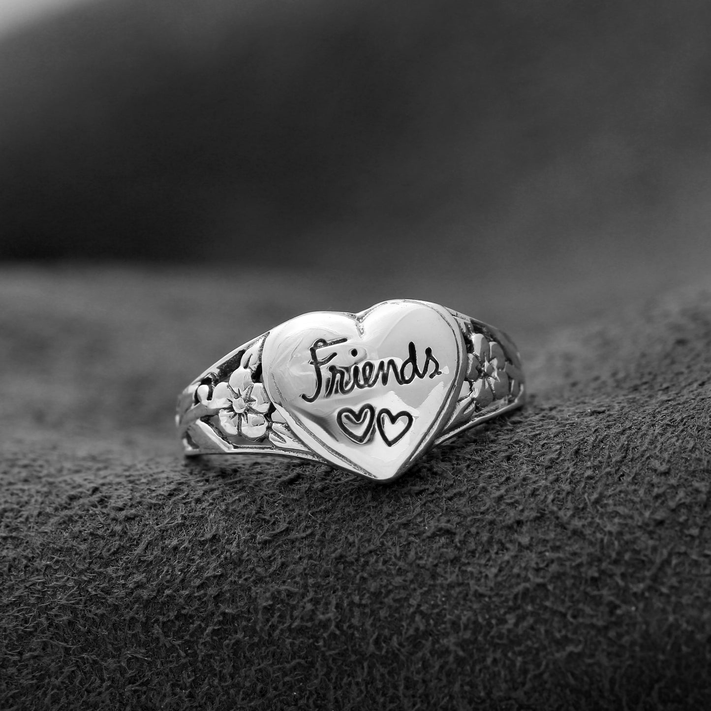 925 Sterling Silver Heart 'Friends' Ring With Floral Details – Perfect Friendship Gift