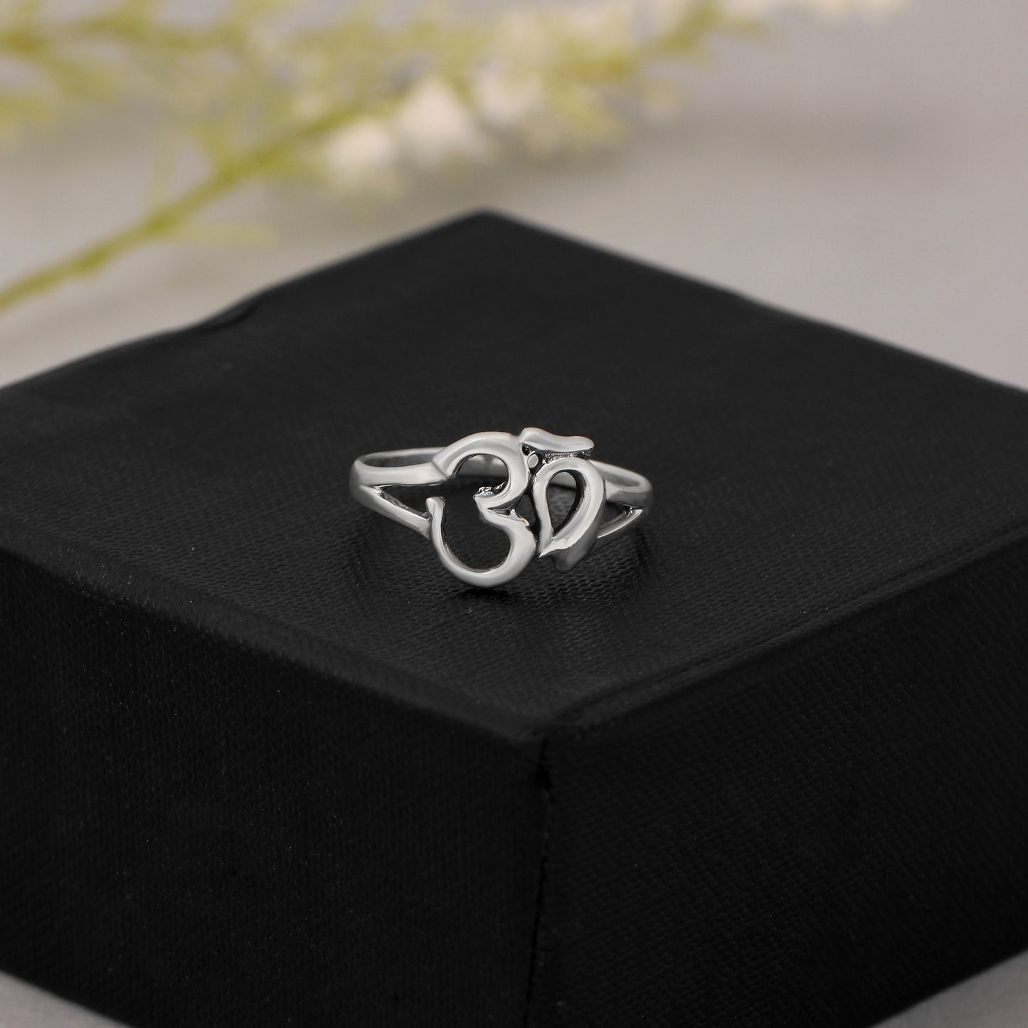 925 Sterling Silver Om Symbol Ring – Elegant Spiritual Jewelry