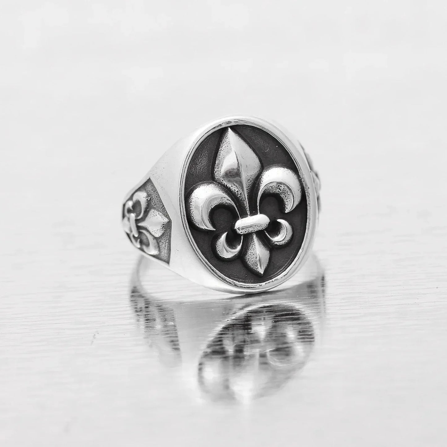 Gothic Men Signet France Ring.