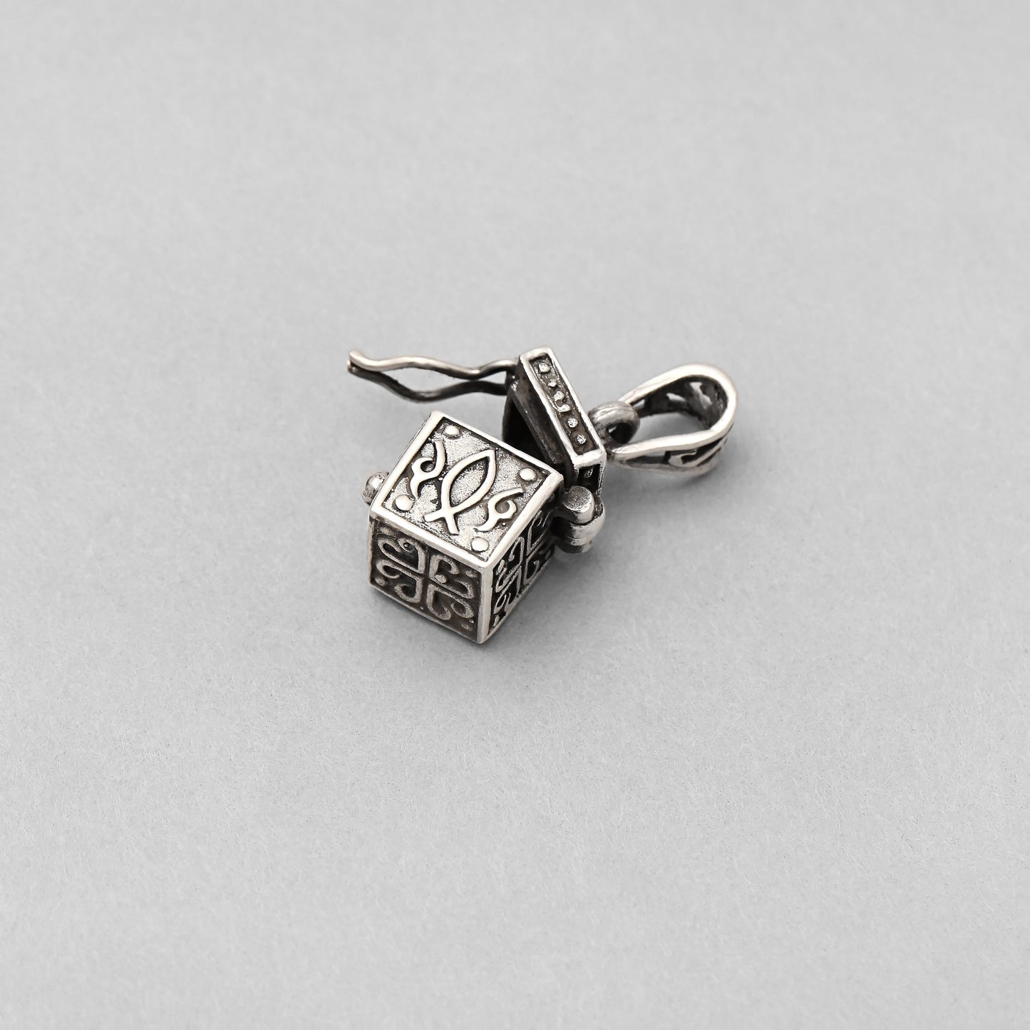 Unique 925 Sterling Silver Cube Box Shape Pendant Engraved with Beautiful Design